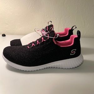 NWT Sketchers big girls shoes size 4